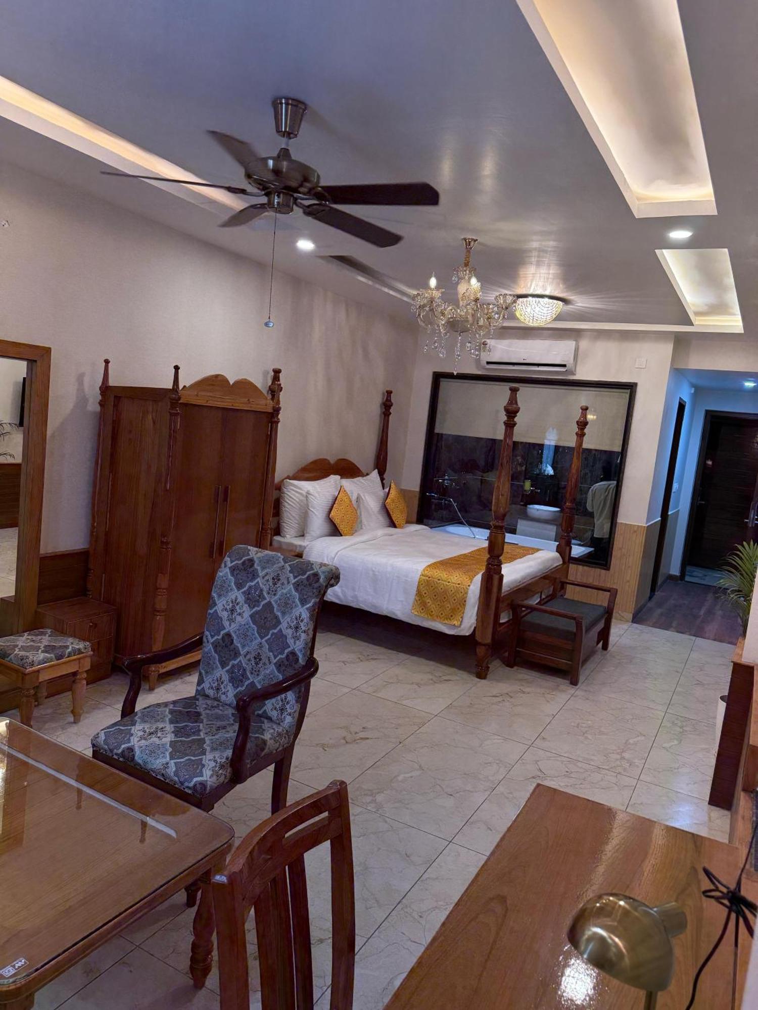 Hotel Sterling Kastoori Rudraprayāg Exterior foto